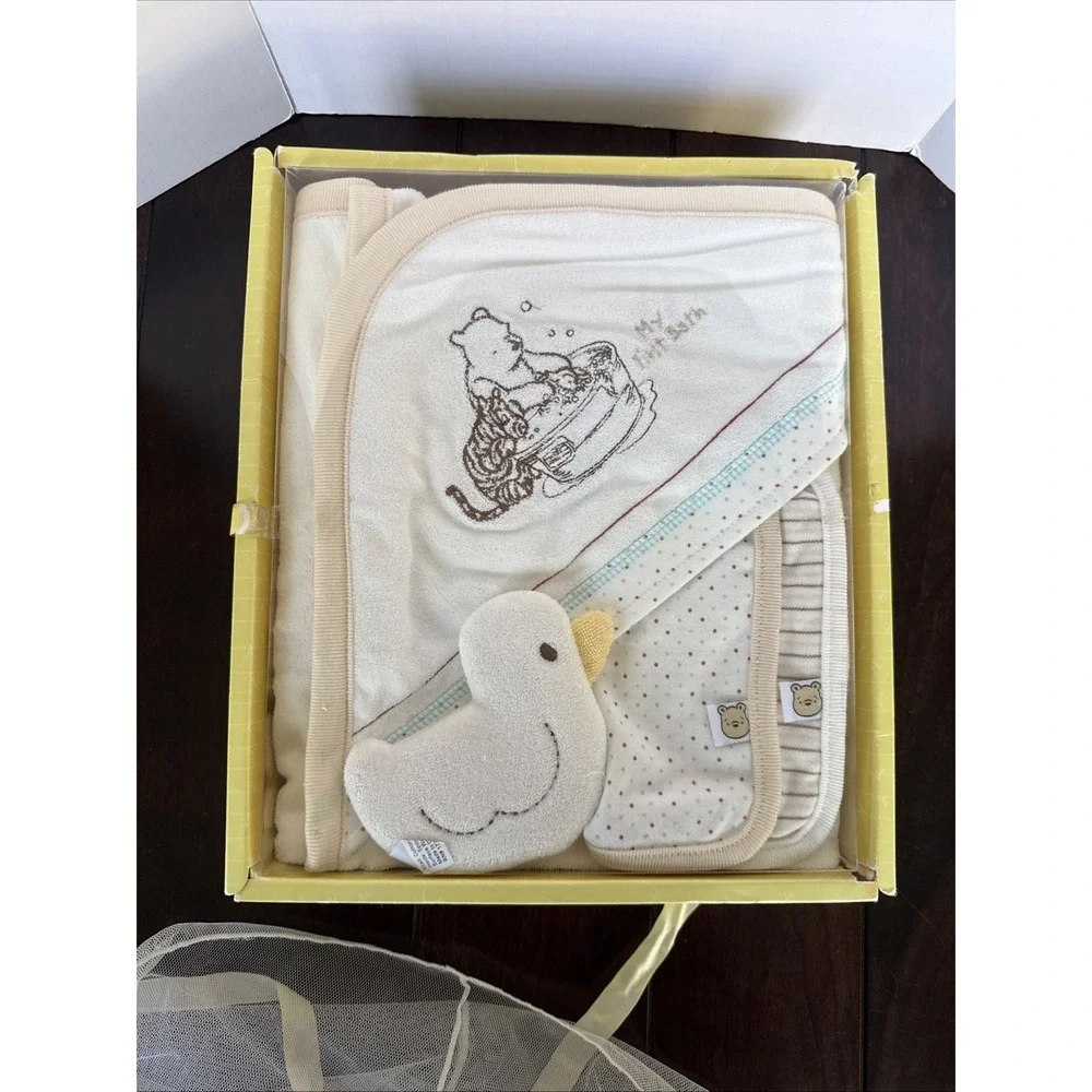 Disney Classic Winnie the Pooh Hooded Towel & Washcloths Cotton Gift Set NOS